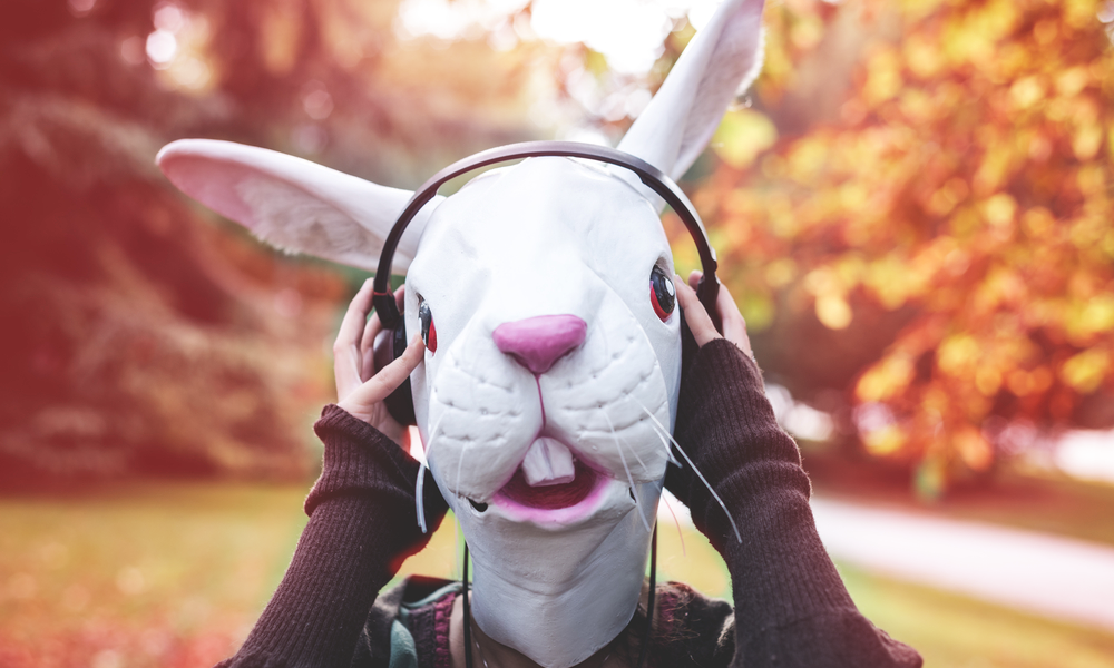 Маска заяц песни. Маска "кролик". Маска заяц. Смешная маска кролика. Фотосессия в маске зайца.