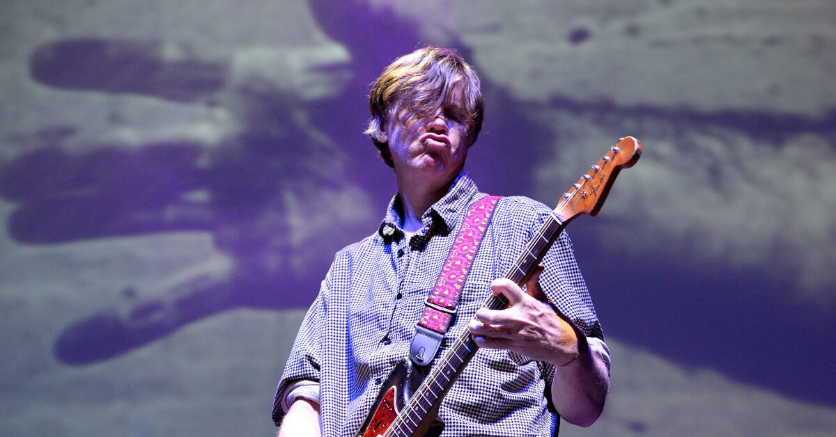 Sonic Youth playing live